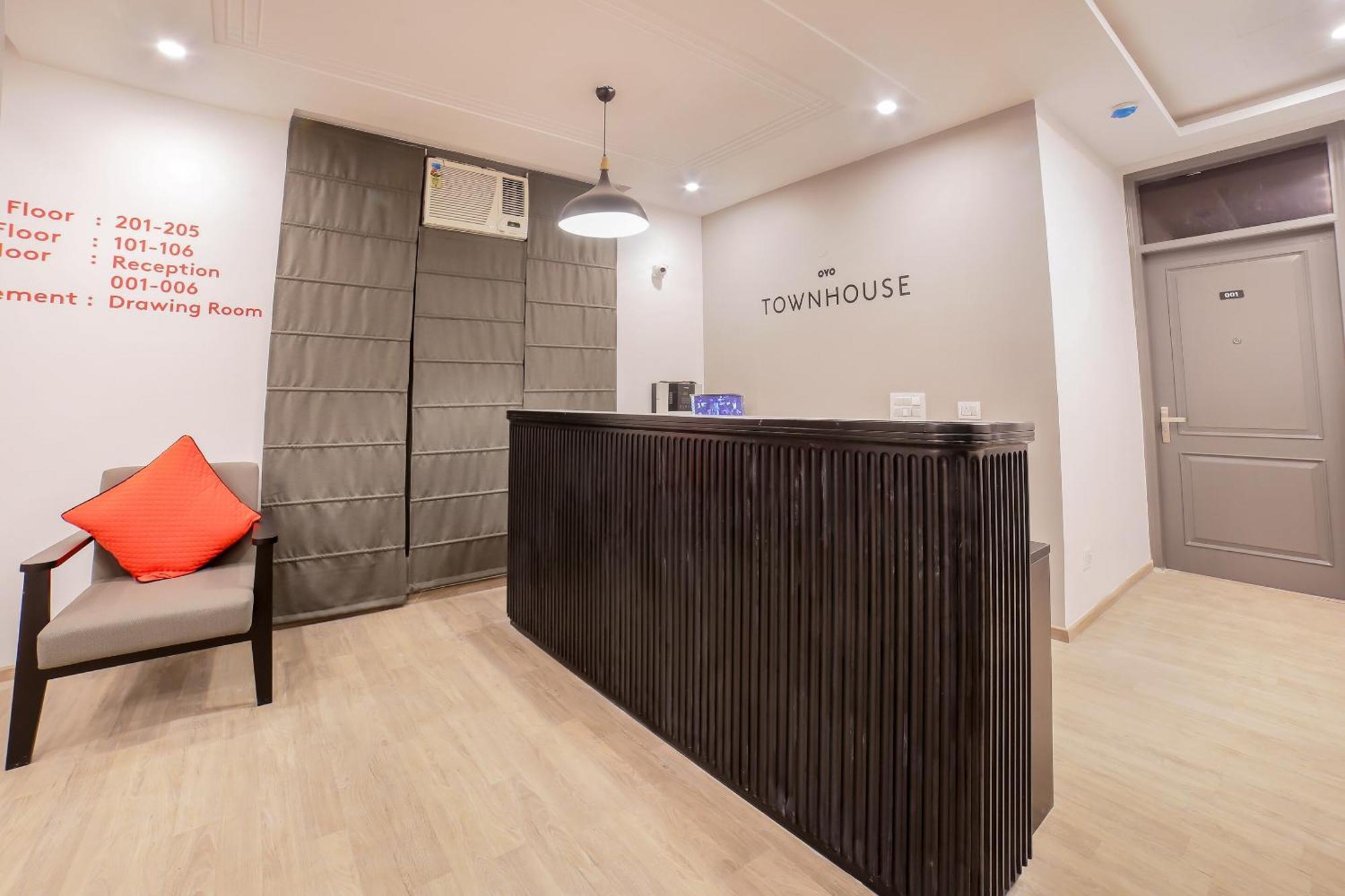 גורגאון Townhouse 330 Dlf Phase-2 Near Leisure Valley Park מראה חיצוני תמונה