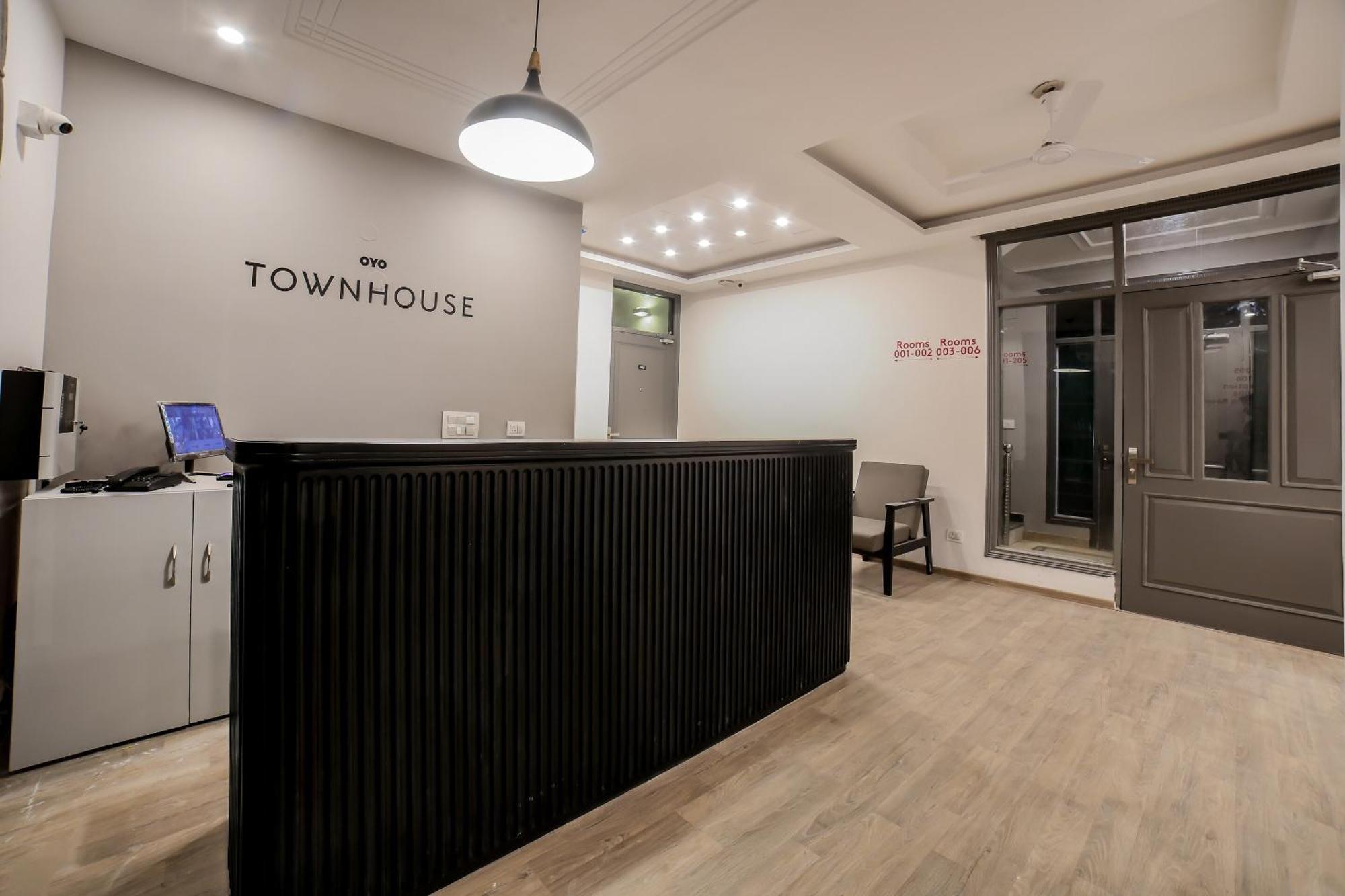 גורגאון Townhouse 330 Dlf Phase-2 Near Leisure Valley Park מראה חיצוני תמונה